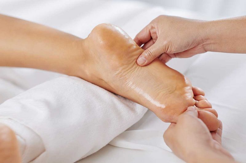 5 Benefits of a Foot Massage therapy. 5 Benefits of a Foot Massage therapy.